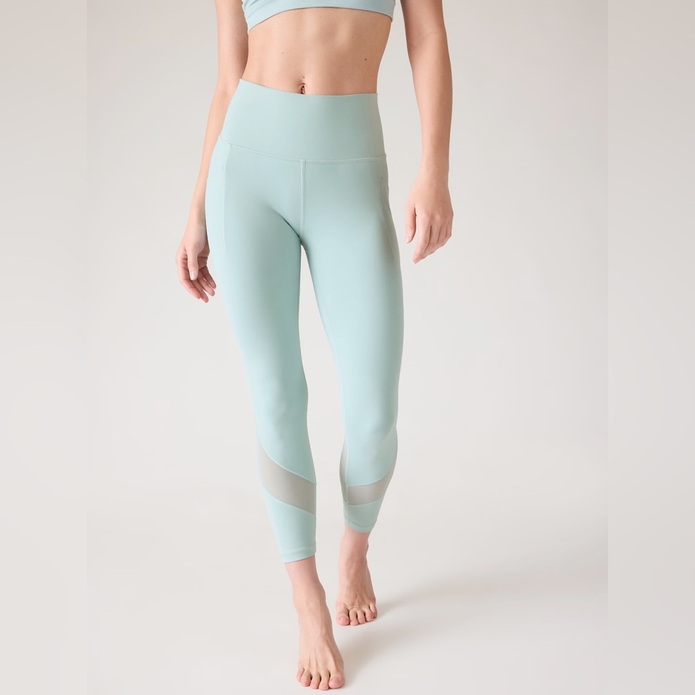 Athleta Salutation Stash High Rise Mesh 7/8 Legging Dawn Blue XL